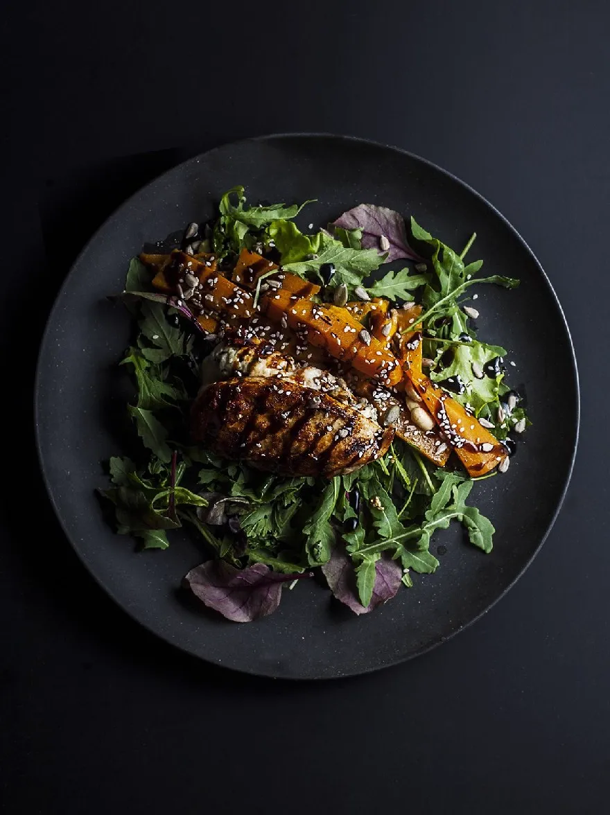 Русский промпт: Черная тарелка, увенчанная сочным кусочком мяса, сопровождаемой лодом свежей зелени и жареной моркови. Пластина установлена на темном текстурированном фоне, создавая поразительный контраст. Мясо, кажется, приготовлено до совершенства, с золотисто-коричневой корочкой и сочным, нежным центром. Морковь жареная до золотисто -коричневого цвета, добавляя хрустящую текстуру в блюдо. Зеленые обеспечивают яркий контраст с мясом, делая еду визуально привлекательной. Освещение мягкое и равномерное, подчеркивая текстуры пищи. | Original prompt: A black plate topped with a succulent piece of meat, accompanied by a bed of fresh greens and roasted carrots. The plate is set against a dark, textured background, creating a striking contrast. The meat appears to be cooked to perfection, with a golden-brown crust and a juicy, tender center. The carrots are roasted to a golden brown, adding a crunchy texture to the dish. The greens provide a vibrant contrast to the meat, making the meal visually appealing. The lighting is soft and even, highlighting the textures of the food.