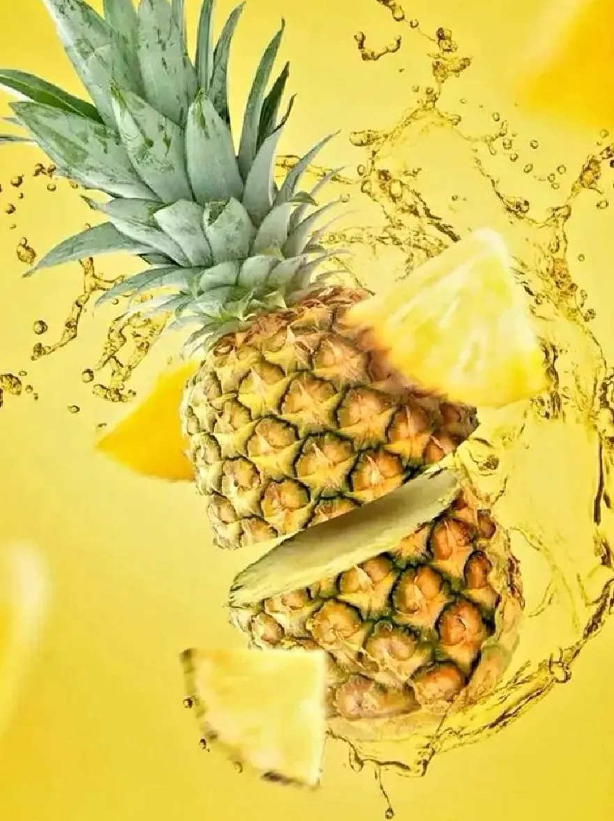 Русский промпт: Крупным планом ананаса с разрезанием среза пополам, брызгая в ярко-желтый фон. Ананас находится в центре изображения, причем ломтик подвешен в воздухе, создавая динамическую и яркую композицию. Текстура кожи ананаса гладкая и блестящая, с золотисто-коричневым оттенком. Фон - твердый, ярко -желтый, обеспечивающий яркий контраст с ананасом и его окружением. Освещение яркое и равномерное, подчеркивая текстуру и глубину фруктов. Общий эффект - это свежесть и свежесть. | Original prompt: A close-up of a pineapple with a slice cut in half, splashing into a bright yellow background. The pineapple is in the center of the image, with the slice suspended in mid-air, creating a dynamic and vibrant composition. The texture of the pineapple's skin is smooth and shiny, with a golden-brown hue. The background is a solid, bright yellow, providing a vivid contrast to the pineapple and its surroundings. The lighting is bright and even, highlighting the texture and depth of the fruit. The overall effect is one of freshness and freshness.