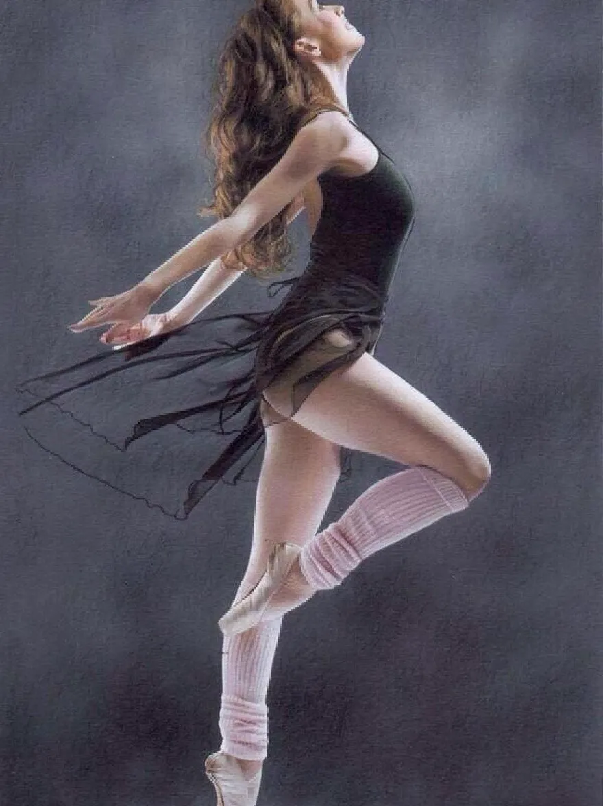 Русский промпт: Фото красивой балерины с длинными волнистыми коричневыми волосами, в черном купальнике и короткой, плавной черной юбкой из тюля. Она изящно позируется в балетной стойке, с вытянутой ногой, а другая согнута на колене, в розовых носках до колен и пуантах. Фон темный, дымный серый, придающий изображению драматическое и художественное чувство. Освещение мягкое и равномерное, подчеркивая ее нежные черты и текстуру ее платья. Общее настроение - одна из элегантности и изысканности. | Original prompt: Photo of a beautiful ballerina with long, wavy brown hair, wearing a black leotard and a short, flowing black tulle skirt. She is gracefully posed in a ballet stance, with one leg extended and the other bent at the knee, wearing pink knee-high socks and pointe shoes. The background is a dark, smoky grey, giving the image a dramatic and artistic feel. The lighting is soft and even, highlighting her delicate features and the texture of her dress. The overall mood is one of elegance and sophistication.