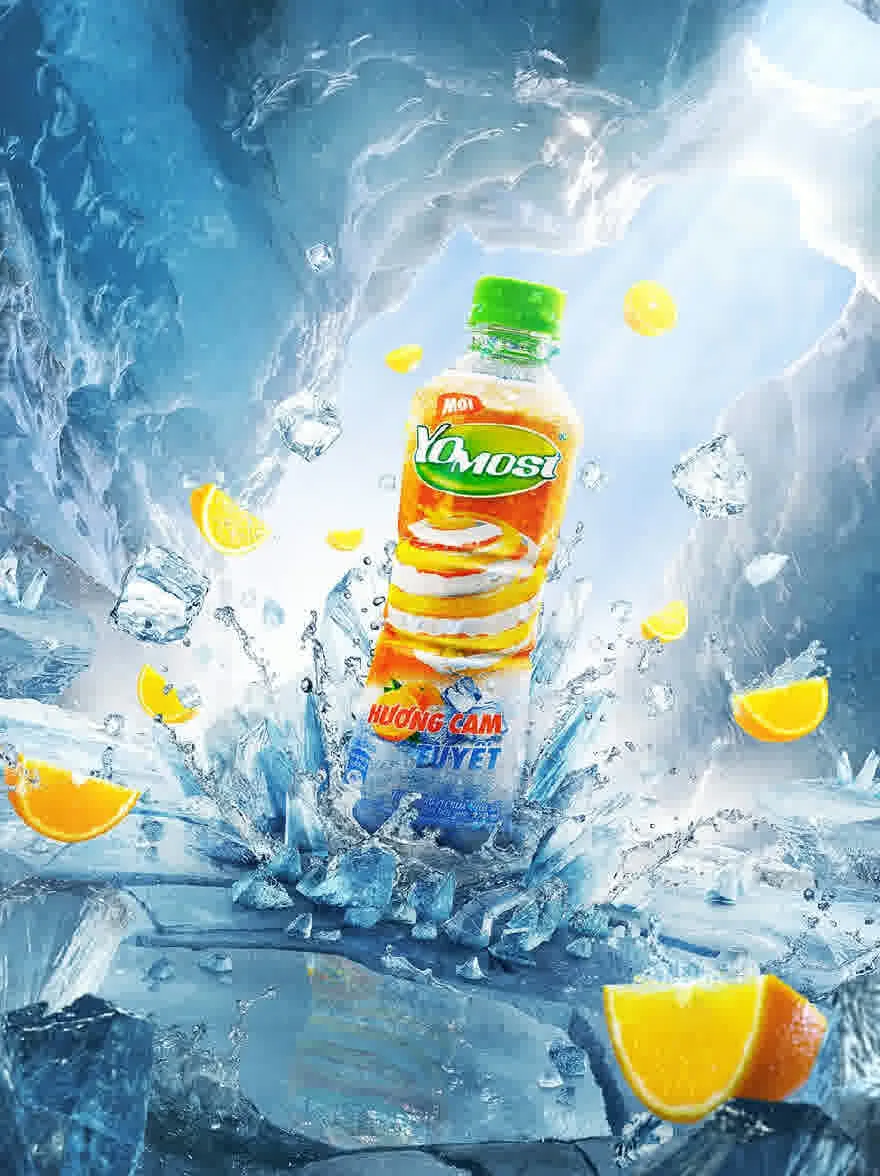 Русский промпт: Фото бутылки йомост -апельсинового сока с зеленой кепкой, окруженной кубиками льда и ломтиками апельсинов. Бутылка находится в центре изображения, а апельсиновый сок выплются на лед. Фон - ярко -голубое небо с солнечным светом, сияющим сквозь лед, создавая динамичную и освежающую атмосферу. Оранжевые ломтики разбросаны по бутылке, добавляя всплеск цвета в в противном случае монохроматическое изображение. Капли воды на бутылке отражают свет, придавая изображению ощущение движения и энергии. | Original prompt: Photo of a bottle of Yomost Orange Juice with a green cap, surrounded by ice cubes and slices of oranges. The bottle is in the center of the image, with the orange juice spilling out onto the ice. The background is a bright blue sky with sunlight shining through the ice, creating a dynamic and refreshing atmosphere. The orange slices are scattered around the bottle, adding a pop of color to the otherwise monochromatic image. The water droplets on the bottle reflect the light, giving the image a sense of movement and energy.