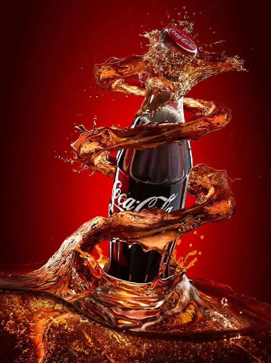 Русский промпт: Фотография бутылки Coca-Cola с красной кепкой, слегка наклоненной в сторону, брызгая в бассейн с золотой жидкостью. Бутылка находится в центре изображения, с меткой «Coca-Cola» явно видна. Жидкость брызгает вокруг бутылки, создавая динамичную и очаровательную сцену. Фон представляет собой твердый красный цвет, а освещение драматично, подчеркивая контраст между ярко -красными и золотыми тонами жидкости и бутылкой. Изображение имеет высококачественный, фотореалистический стиль с акцентом на бутылку и его эффект брызга. | Original prompt: A photograph of a Coca-Cola bottle with a red cap, tilted slightly to the side, splashing into a pool of golden liquid. The bottle is in the center of the image, with the label "Coca-Cola" clearly visible. The liquid is splashing around the bottle, creating a dynamic and captivating scene. The background is a solid red color, and the lighting is dramatic, highlighting the contrast between the bright red and golden tones of the liquid and the bottle. The image has a high-quality, photorealistic style with a focus on the bottle and its splashing effect.